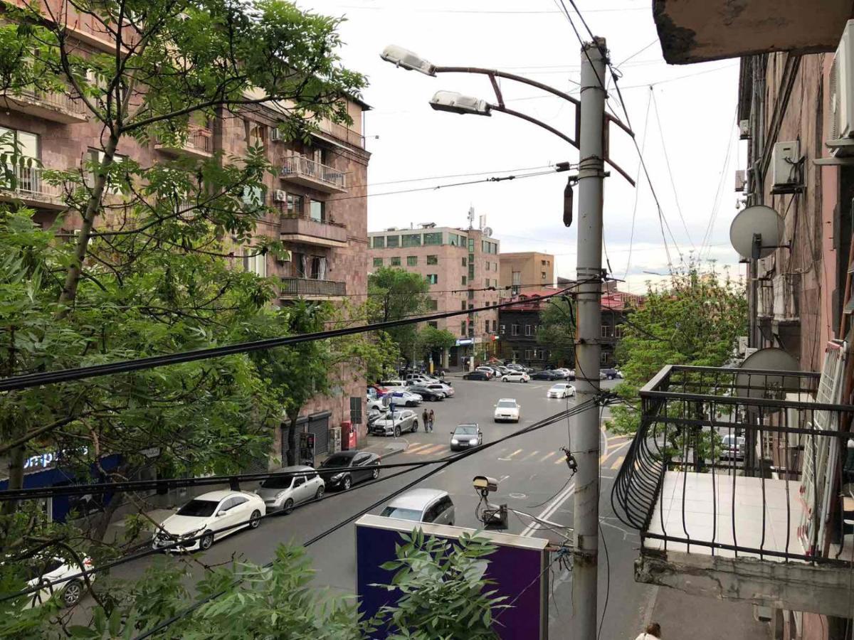 Apartamento Квартира В Самом Центре Еревана Exterior foto